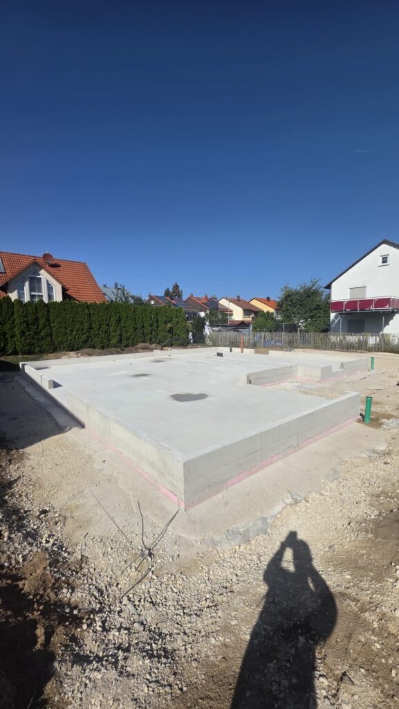 Bodenplatte mit Aufkantung